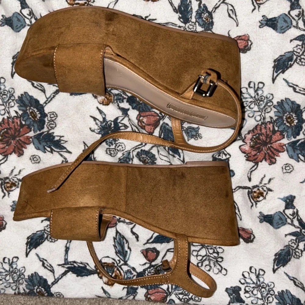 Platform sandals - Picture 2 of 4